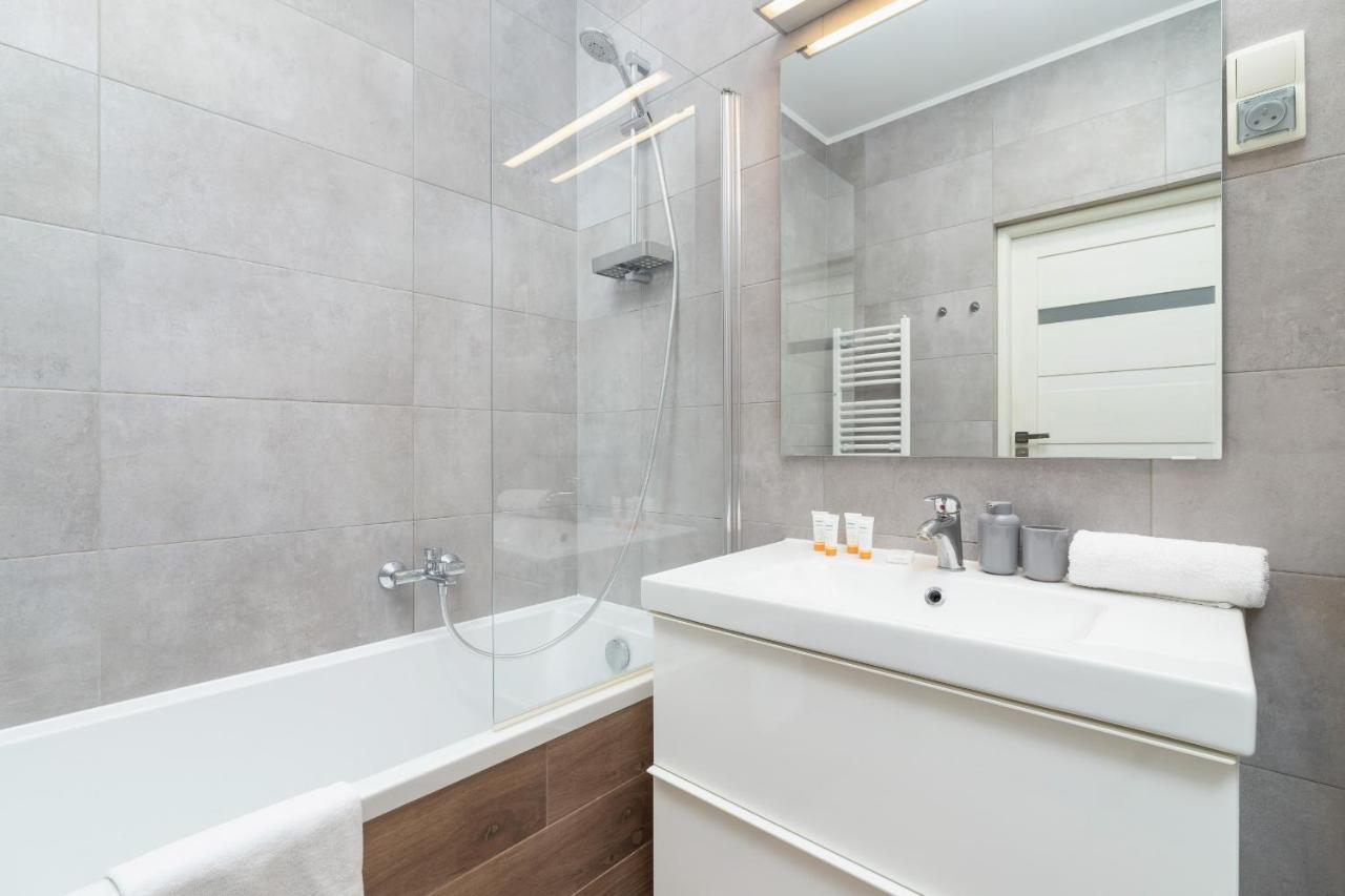 Dobrego Pasterza With Balcony Cracow By Renters
