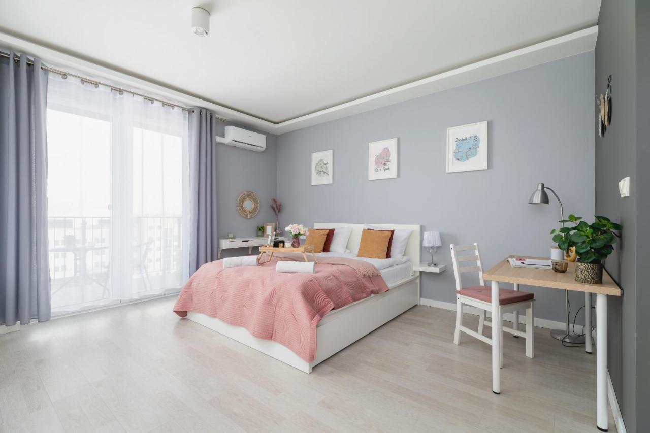 Dobrego Pasterza With Balcony Cracow By Renters Apartment *
